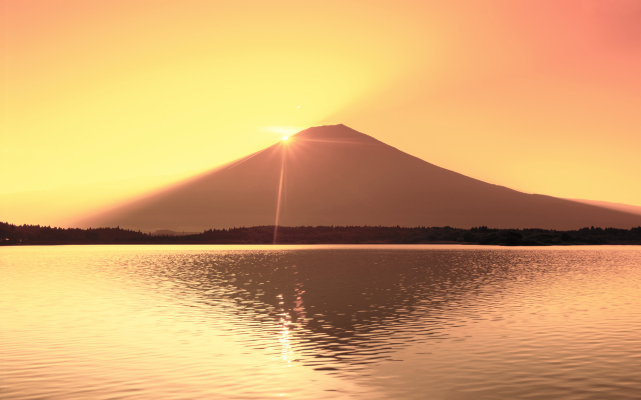 富士山的日出-日本静冈县